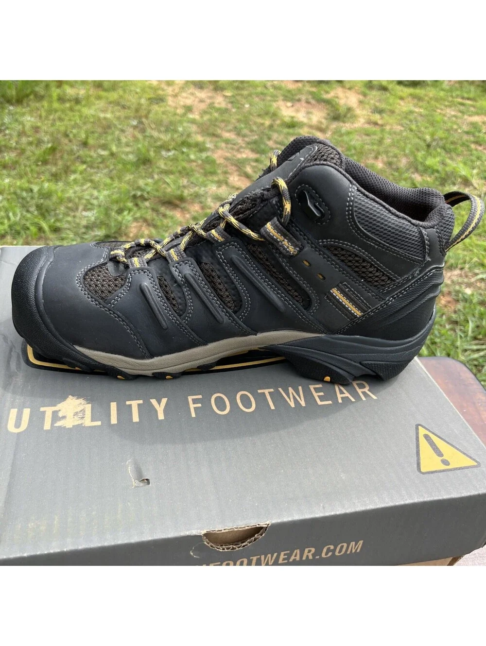 New w/ Minor Defects! KEEN Mens Lansing Mid Boots Raven Tawney Olive Size 10 EE